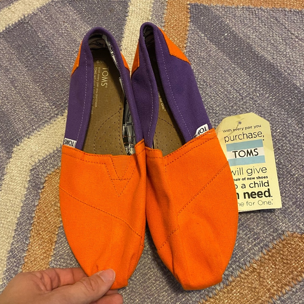 NWT Clemson tigers Toms